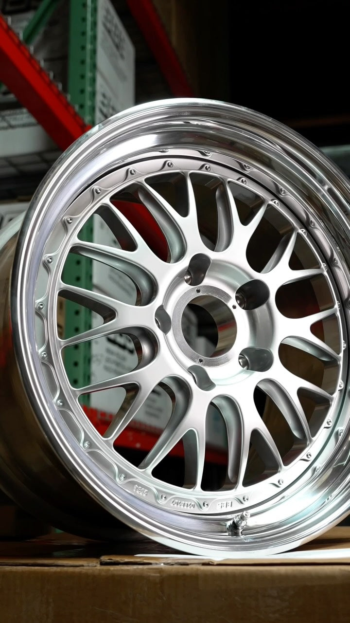 The @bbs.wheels motorsport icon 🏆 BBS E88 program for Porsche 997.1 TT / GT3RS / WB in Silver and Gold! Shown here in...