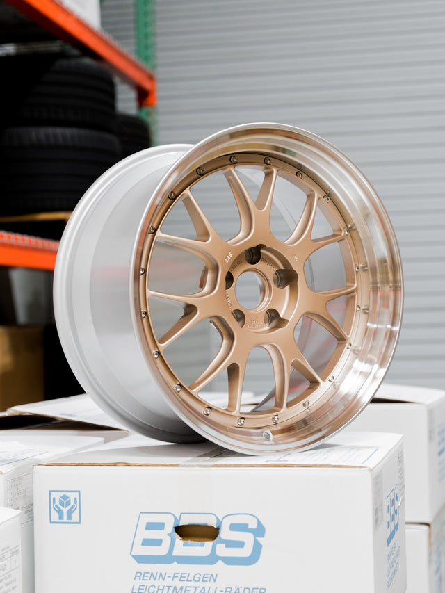 Don’t sleep on the @bbs.wheels LM-R! This LM sibling gives a more modern look while still keeping the signature BBS L...