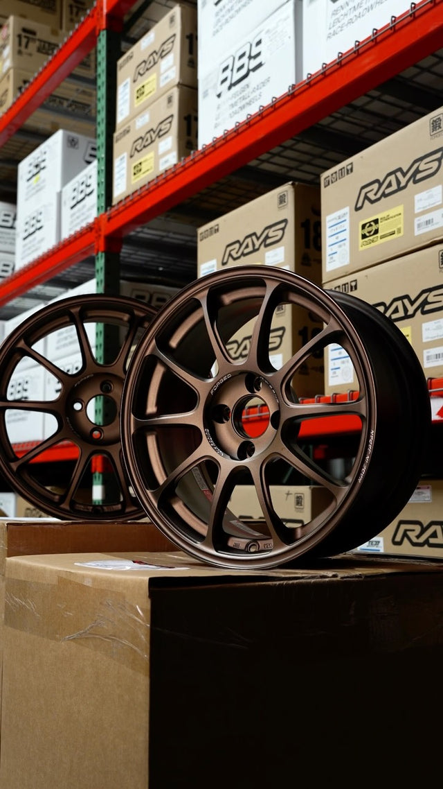 📈 Rare is an understatement. Lotus Elise / Exige @rayswheelsusa Volk ZE40 Competition in double-staggered 16x7 / 17x8...