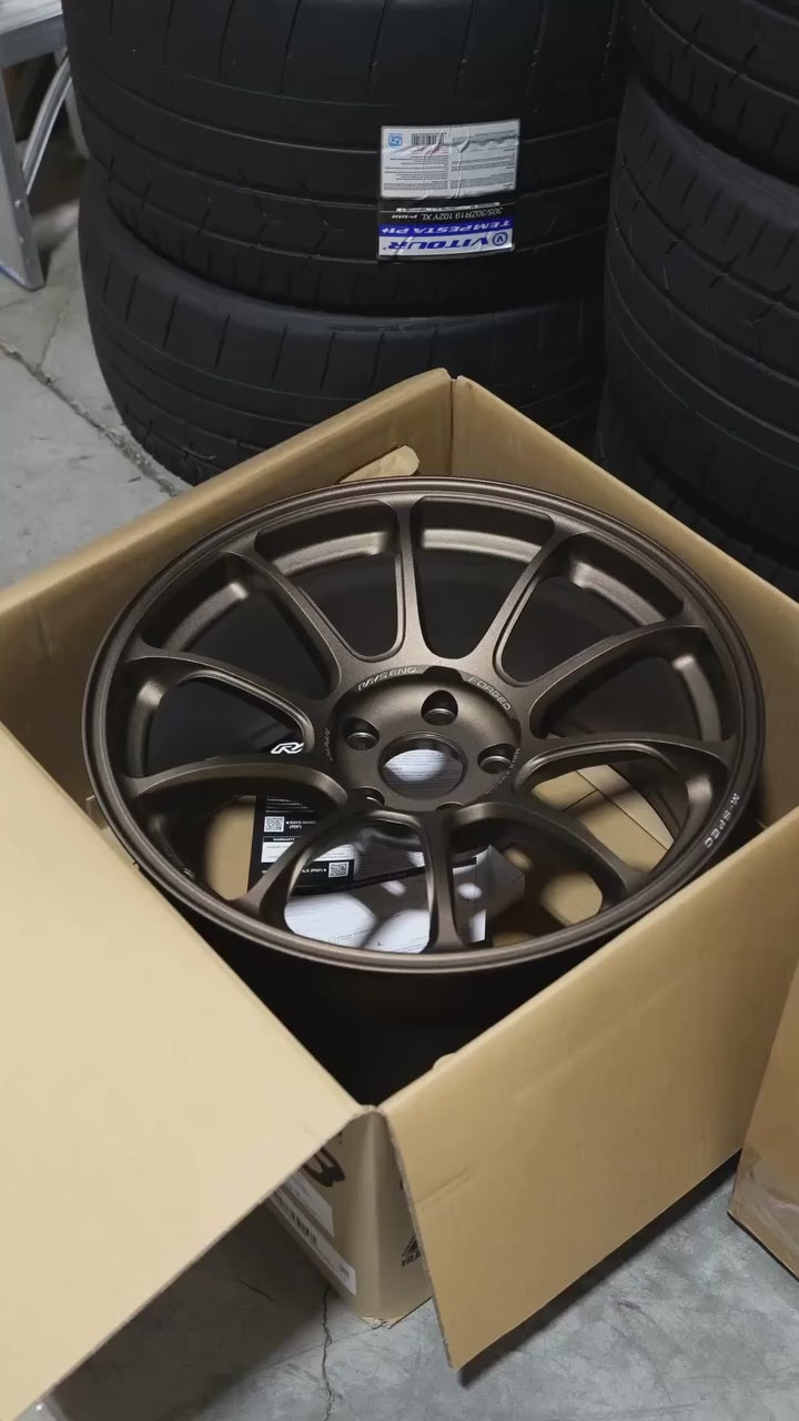 Volk Racing @rayswheelsusa ZE40 in OG Bronze! Shown here in 19×9.5 / 19x10.5 for A90 Supra! Available now for pickup + ready to ship, head to our website to shop now under our in-stock specials! System Motorsports serves proudly as the industry-leading authorized distributor and parts / service source + technical database for RAYS Engineering / Volk Racing / Gram Lights, serving customers all across the US and international territories. For the best service and support, contact us directly via e